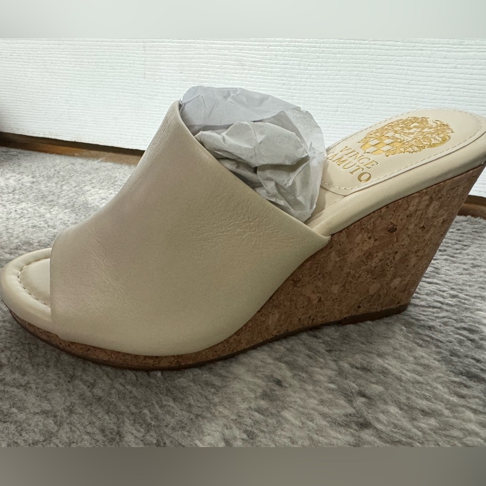 NWT - Vince Camuto wedges - creamy white
